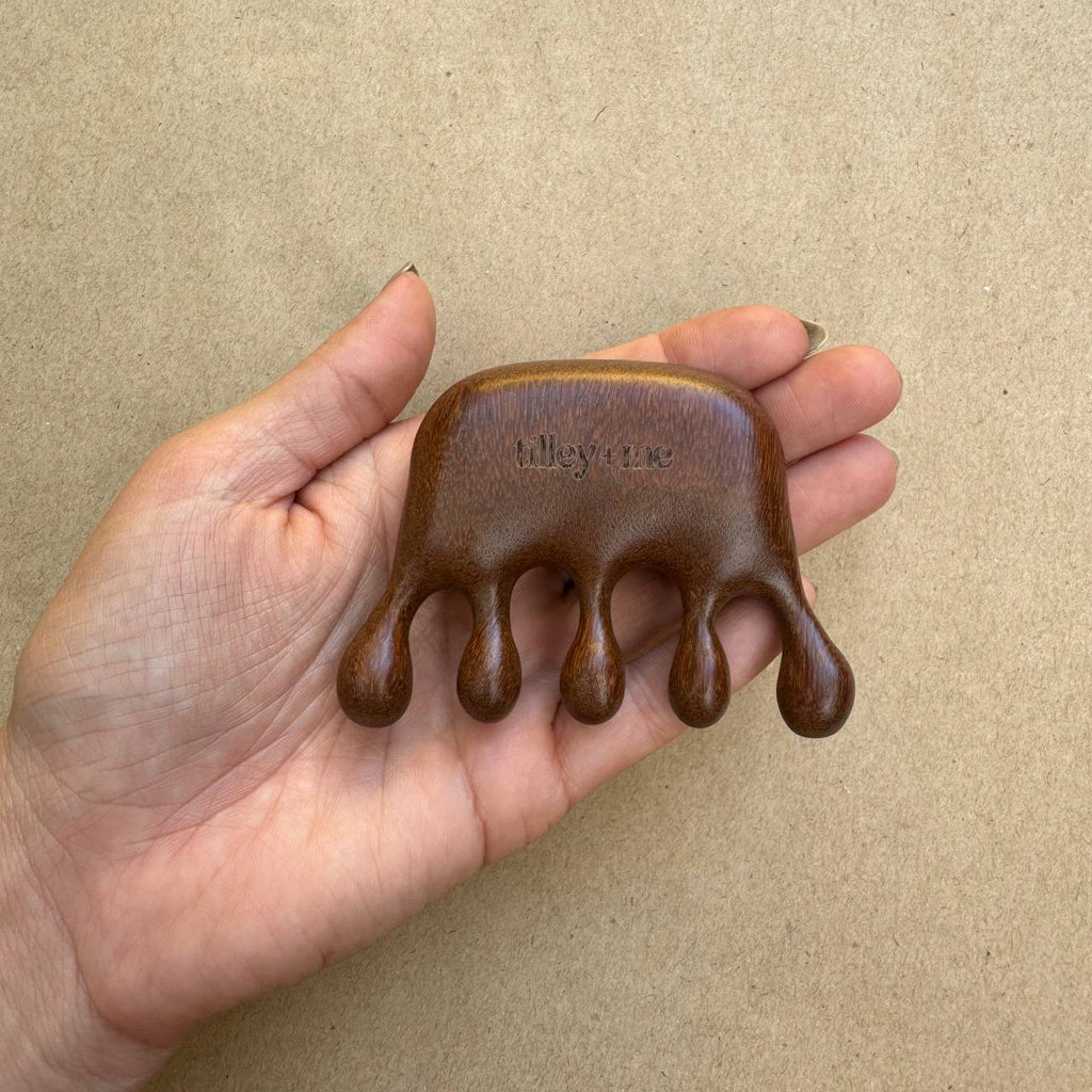 Tilley + Me Sandalwood Pet Massage Tool – Relieves Shedding & Boosts Circulation